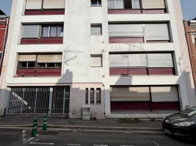 Apt type 2 avec acenseur et parking st acheul