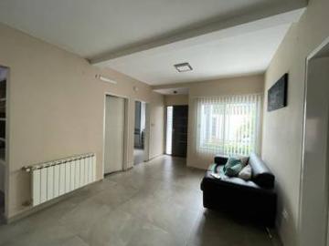 APTO CREDITO VENTA B° ALTAMIRA CASA DE 2 DORM PATIO