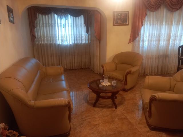 APARTAMENTO EN LOS TEQUES 110 M2, 3 HAB, 2 BAÑOS Y 1 P/E