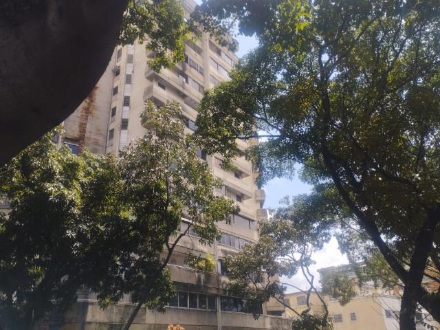 APTO VENTA LOS CAOBOS 2H/1B/1P EXCELENTE UBICACIÓN 78 25 28