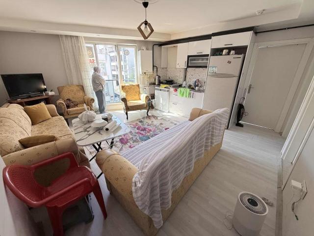 Çarşı'da Eşyalı 2+0 Arakat Satılık Daire Masrafsız 5 Yaşında