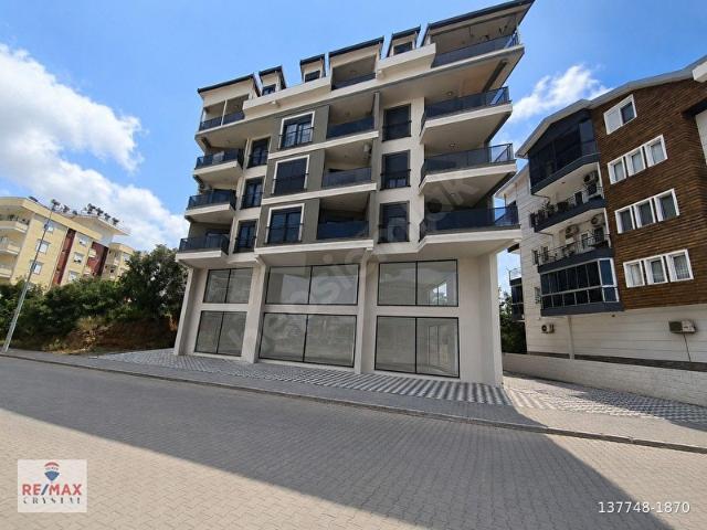 ÇARŞININ EN IŞLEK CADDESINDE YENI 3 KATLI KÖŞE DÜKKAN