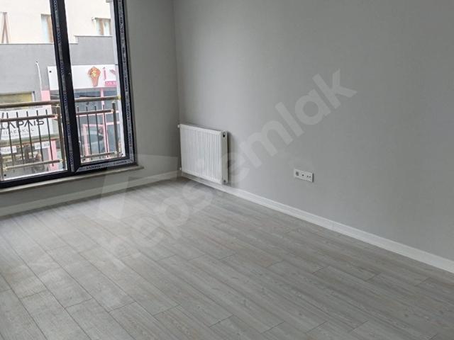 ÇARŞININ GÖBEĞİNDE ASANSÖRLÜ LÜKS 2+1 SIFIR DAİRE.