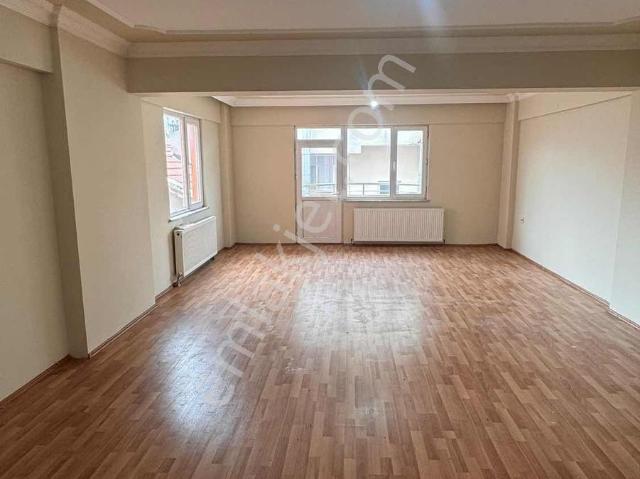 Çarşı Merkezde 135 M2 Kiralık 3+1 Daire