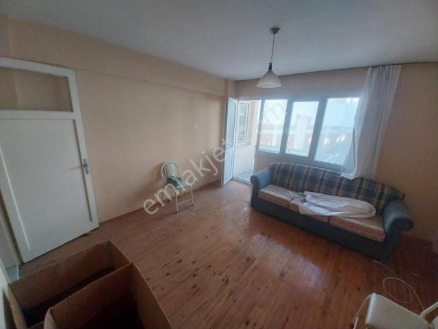 Çarşı Merkezde Kaçırılmayacak Fırsat 2+1 90m2 Arakat Acilsatılık