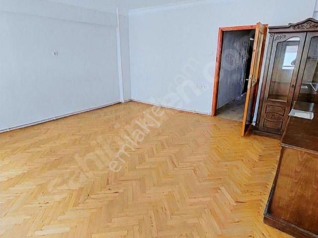Çarşı Merkezde Kiralık 3+1 Arakat Bakımlı Daire