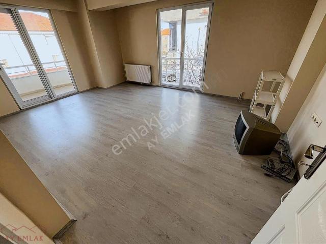 Çarşı Merkez'de Kombi Petekli Ön Cephe Mutfak Ayrı 2+1 Daire