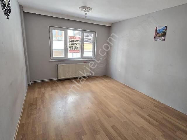 Çarşı Merkezinde Kırım Caddesi Arkasında 2+1 Kombili Daire