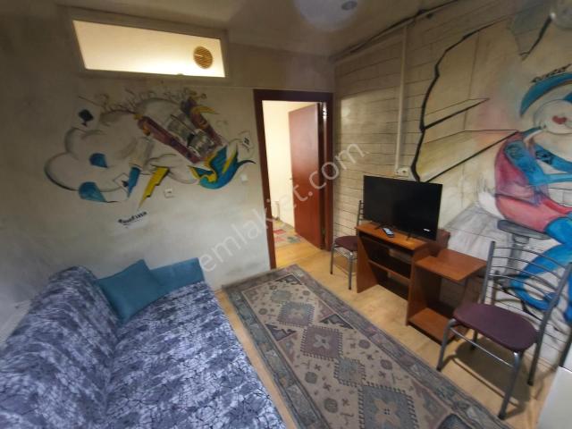 Çarşının Tam Kalbinde Eşyalı 1+1 Daire!