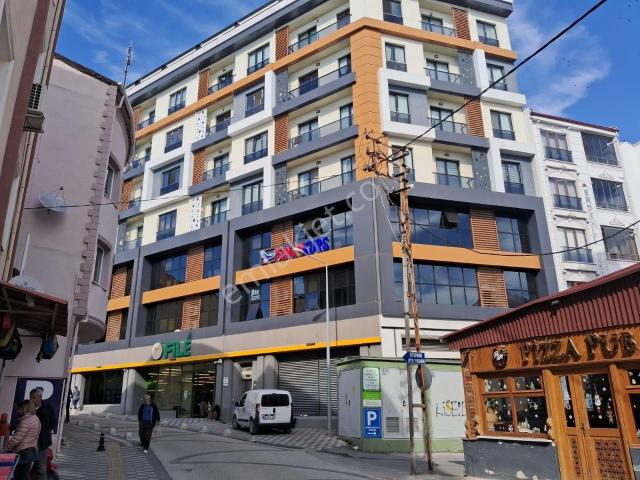 Çarşı Rezidansta Kiralık Ara Kat Balkonlu Full Eşyalı 1+1 Daire