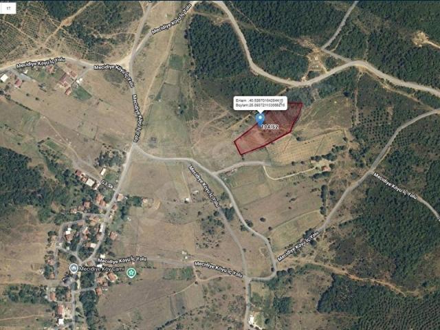 Armutlu Mecidiye Köyü Merkezinde 9449 m2 Yola Cephe Satılık Tarla