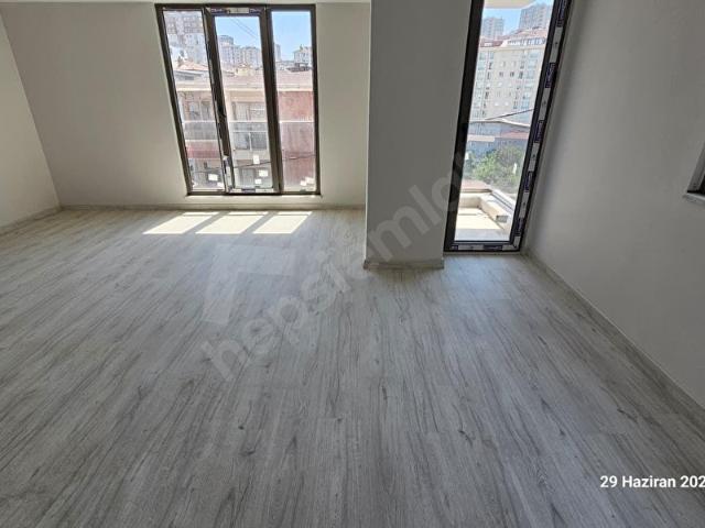 ARMAĞANEVLERDE FİNANS MERKEZİNE YAKIN 2+1 2. KAT SIFIR DAİRE