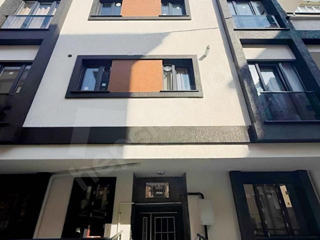 ARMAĞANEVLERDE SIFIR BİNADA METROYA 7 DK 3+1 ARA KAT KİRALIK