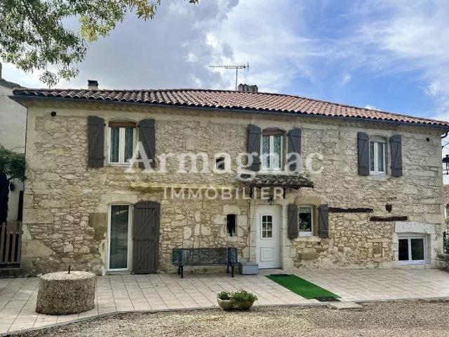 Armagnac Immobilier vous propose, dans un hameau situé à 5 m. 200m² Jegun