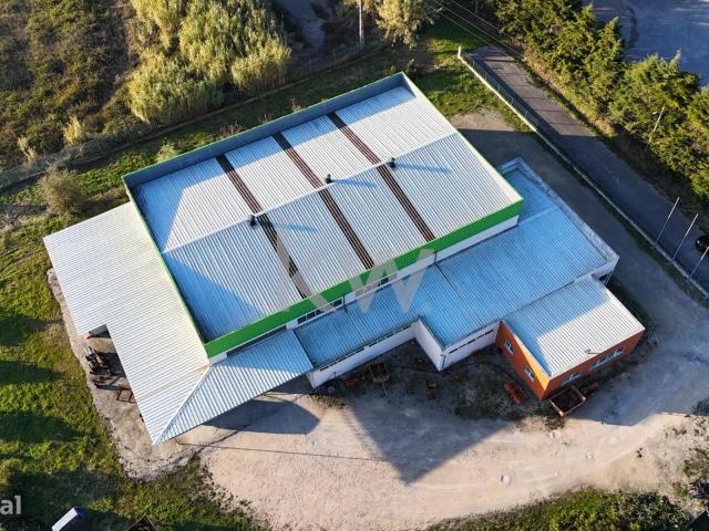 Armazm/Oficina com Espao Comercial e Escritrio em Cantanhede