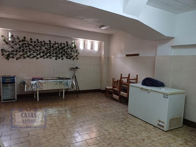Armazém multiusos de r/c + cave c/100m2 na Venda Nova perto das porta de Benfica/Multipurpose warehouse with ground floor + basement, 100m2, in Venda Nova, near the Benfica gates