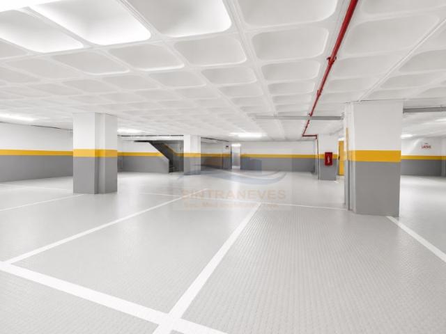 Armazém Moderno e Renovado com 100 m² | Centro Comercial Babilónia