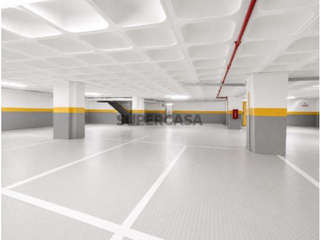 Armazém Moderno e Renovado com 100 m² | Centro Comercial Babilónia