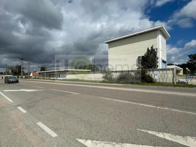 Armazém na Coina com 2820 0m² Santo André e Palhais