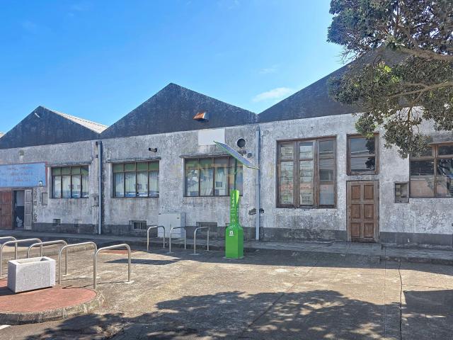 Armazém na Zona Comercial do Boqueirão, em Santa Cruz das Flores
