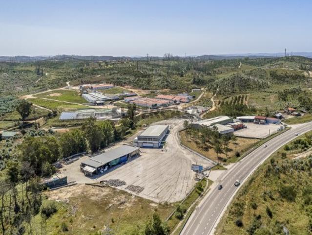 Armazém na zona de Leiria