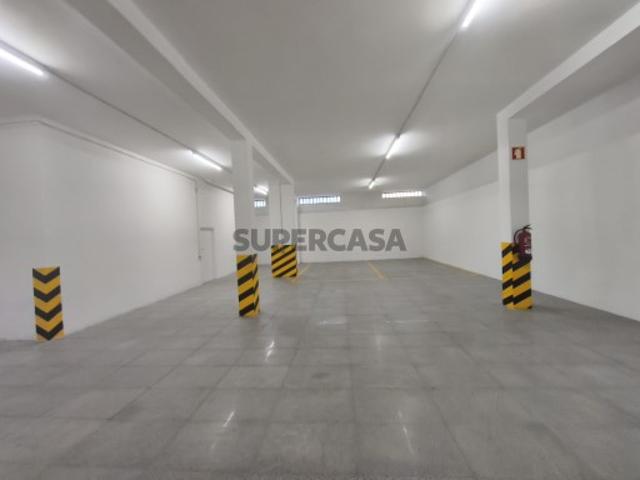 Armazém no centro da cidade de Barcelos