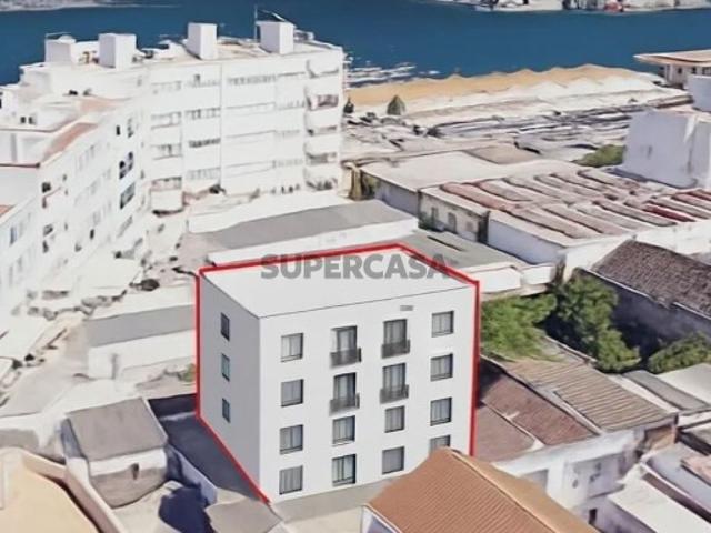 Armazém no centro de Olhão
