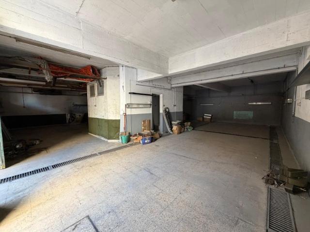 Armazém c/200m2 na Amadora
