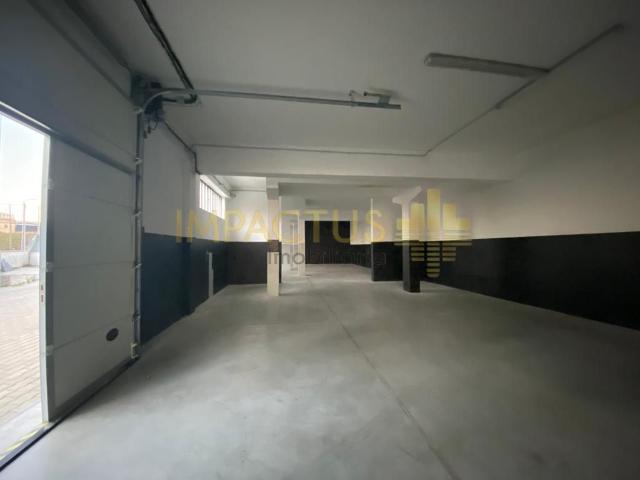 Armazém c/ 400m2 renovado