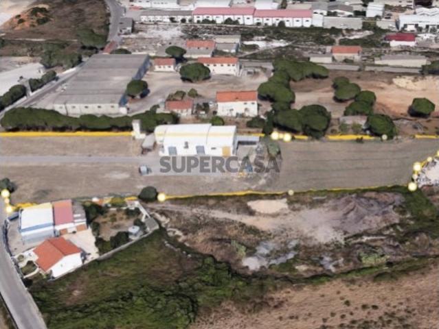 Armazém com 529m2 inserido num lote de terreno urbano com 9342 m2