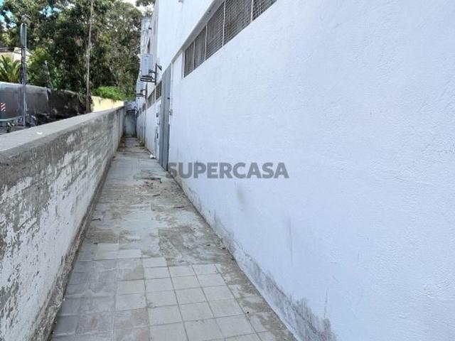 Armazém com 540 m2 em Chelas, Lisboa