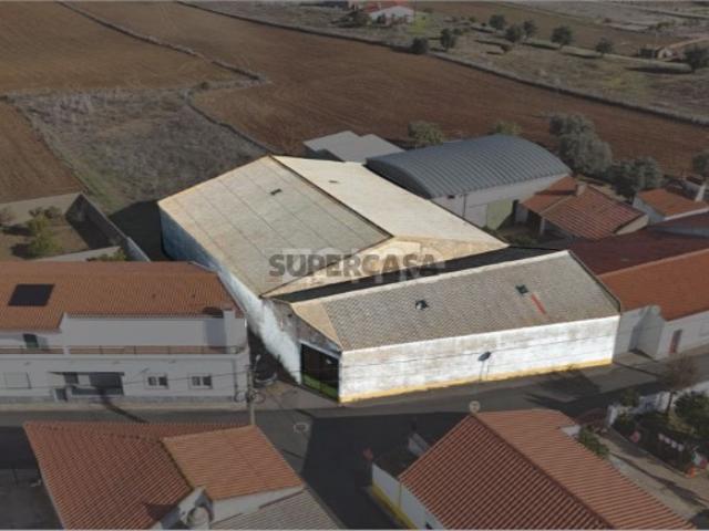 Armazém com 635.5mt2 em Olhas, Ferreira do Alentejo