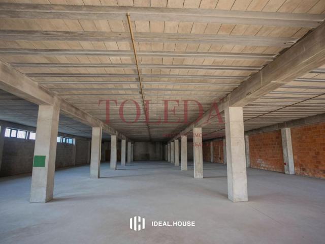 Armazém com 700m2 em zona Industrial