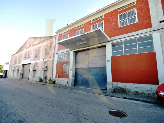 Armazém com 799 m2, Casal do Marco Seixal
