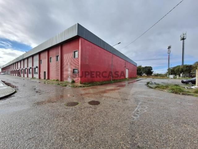 Armazém com 800m2 em Alhos Vedros, Moita