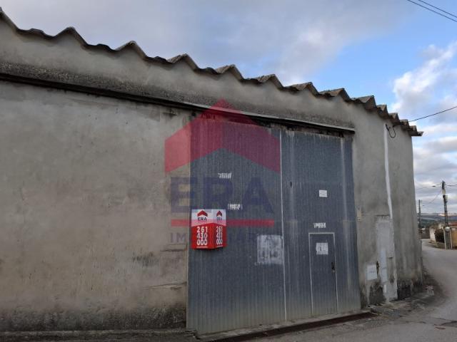 Armazém com 110m2