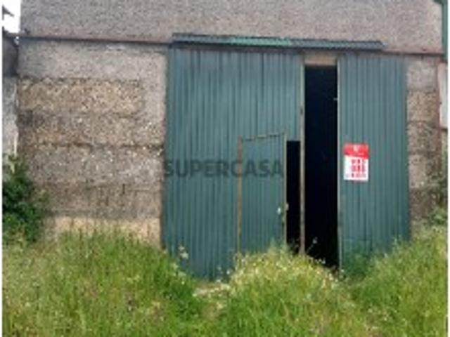 Armazém com 120m2 e terreno com 1000m2 em Maços, Nogueira da Montanha, Chaves, Portugal