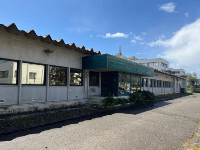 Armazém com 14.000m² em Carnaxide | Wallis Real Estate