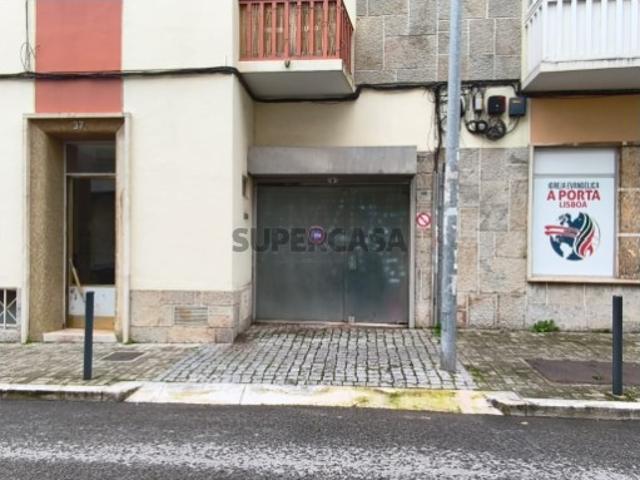 Armazém com 204 m² e Excelente Acessibilidade Metro Amadora Este