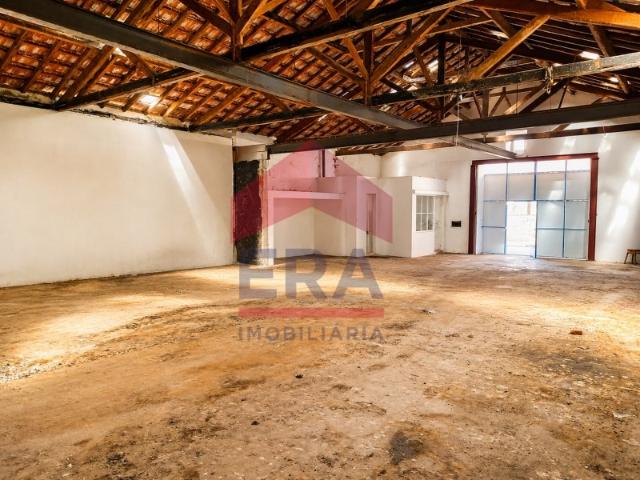 Armazém com 220 m²