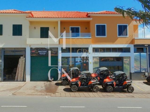 Armazém com 220m2 no Caniçal com Rendimento Estável