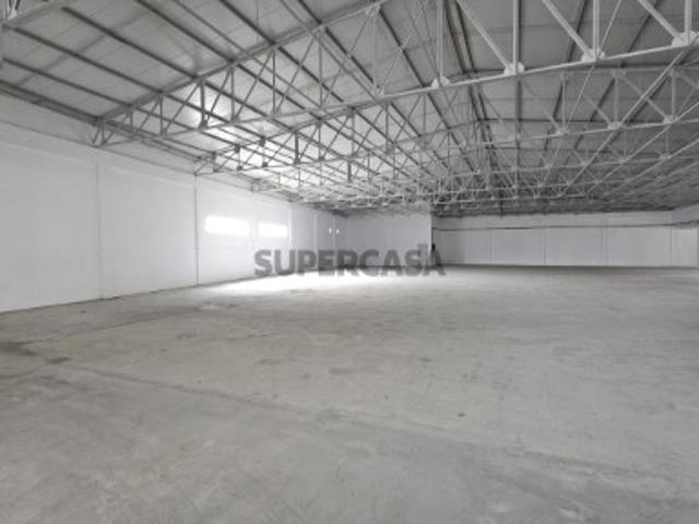 Armazém com 2450m2 na Trofa Oportunidade Imperdível!