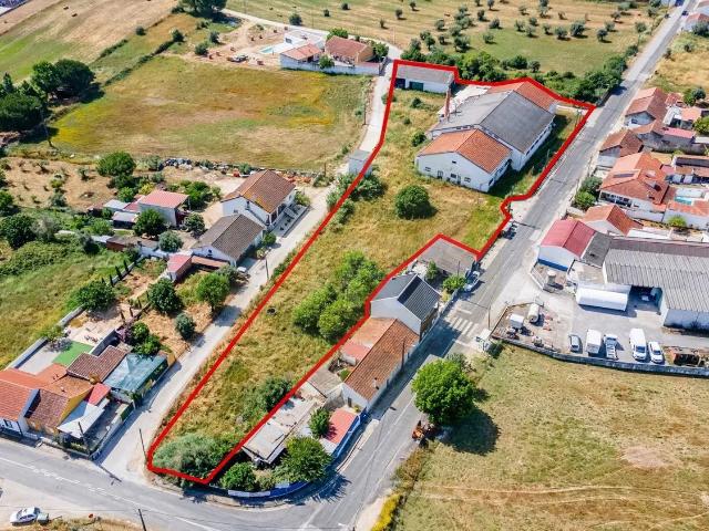 Armazém com terreno de mais de 7.000 m² em Alcanhões, Santarém