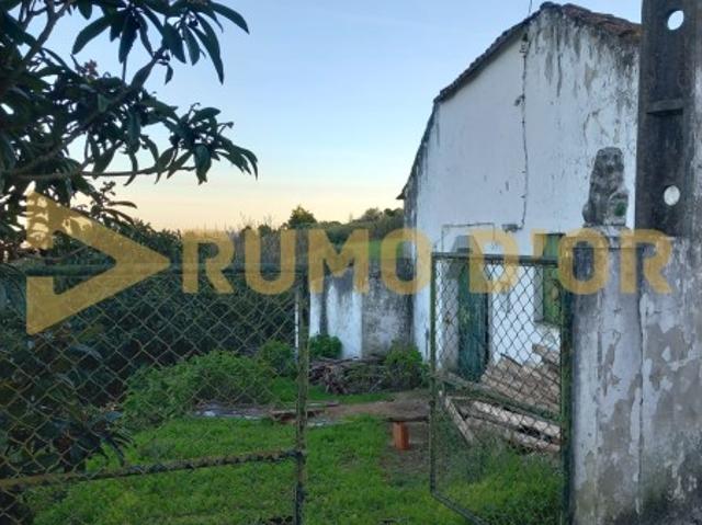 Armazém com Vista Ímpar e Terreno de 360m² Transforme o no Seu Refúgio de Sonho!