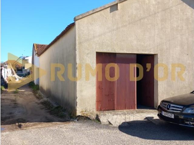 Armazém com WC e Excelente Localização _ Cabanas de Chão