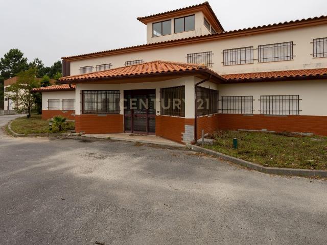 Armazém com zona comercial e escritórios Zona Industrial Ortigosa Leiria