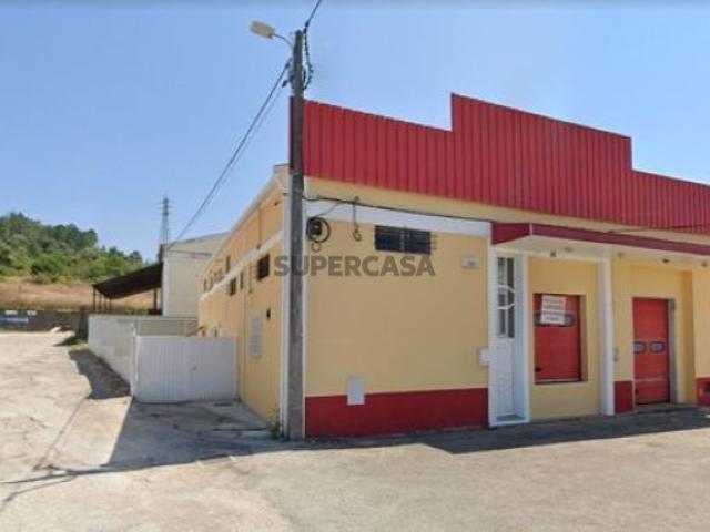 Armazém com câmaras de Frio