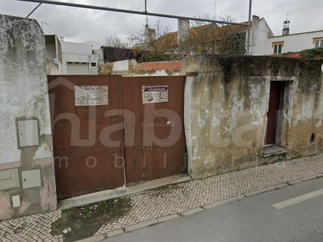 Armazém com Excelente Localização em Benavente