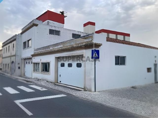 Armazém com excelente potencial, perto de Óbidos. Imóvel bancário!