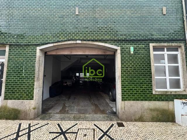 Armazém com Garagens e Logradouro – Póvoa de Varzim